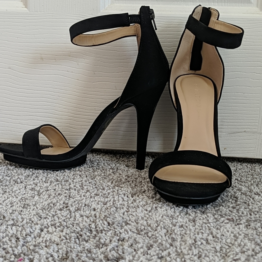 Heels - Picture 1 of 5